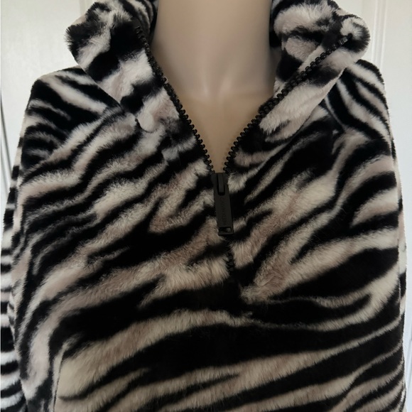 Calvin Klein Performance Zebra Print Fuzzy Half Zip Pull-Over Jacket Size M - Picture 2 of 11